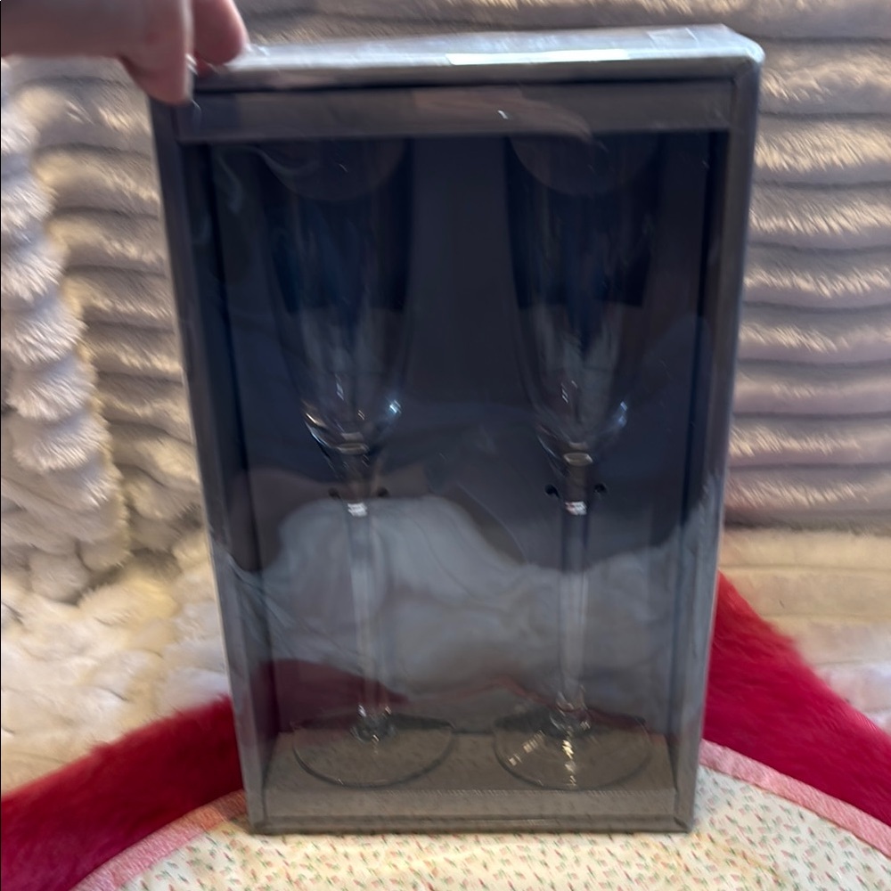 Elegant Etched Mr & Mrs Champagne Flutes Set